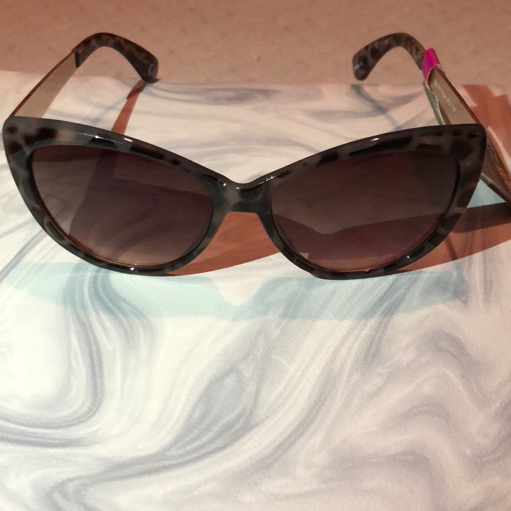 Sunglassess —